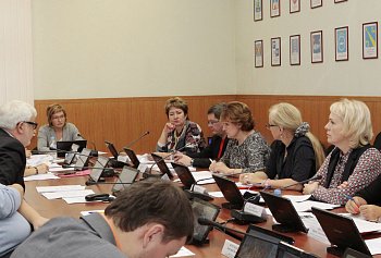 Состоялось заседание комитета областной Думы по образованию, науке, культуре, делам семьи, молодежи и спорту под председательством Ларисы Кругловой