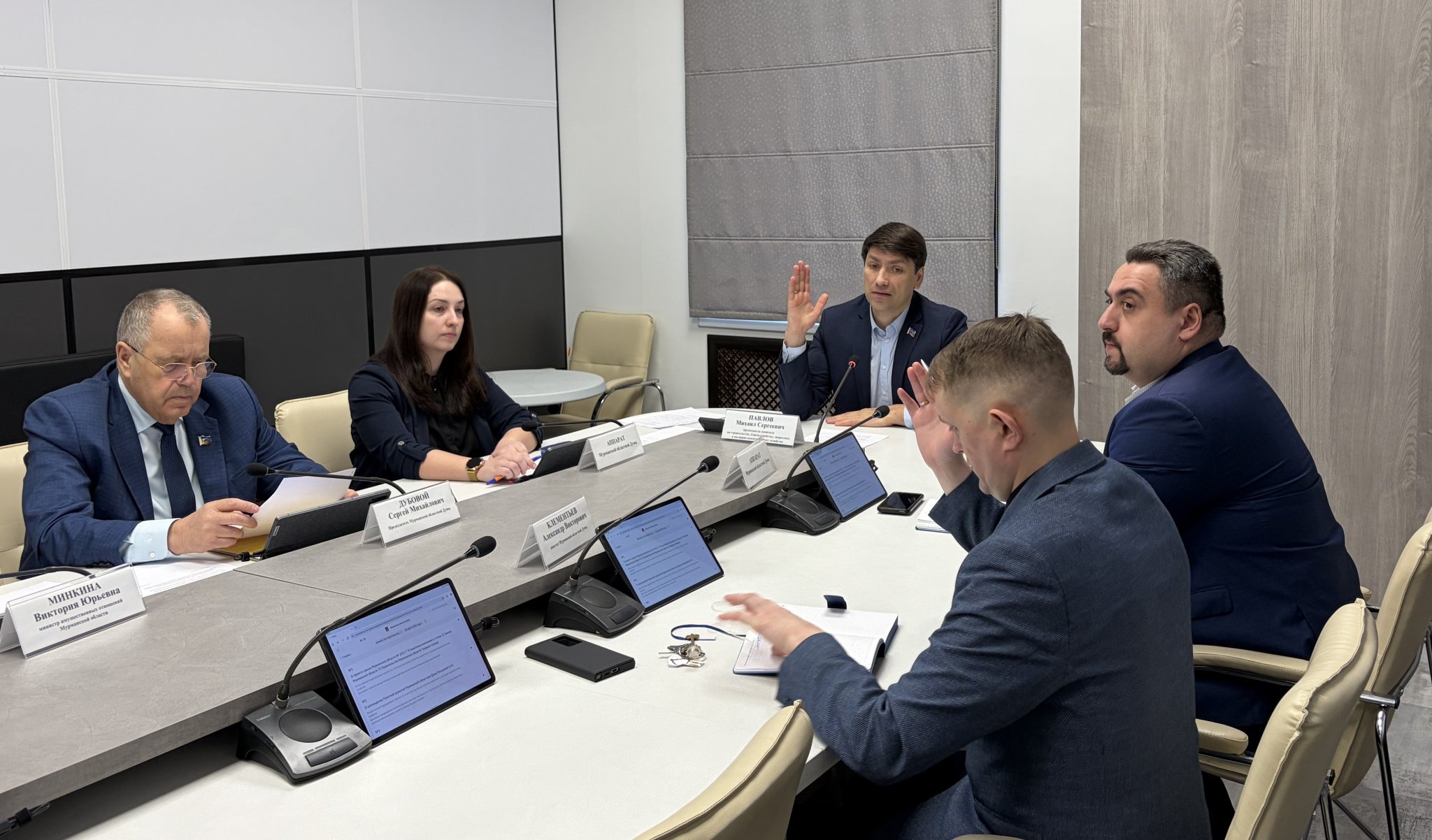 В Думе прошло заседание комитета по строительству, благоустройству, энергетике и ЖКХ под председательством Михаила Павлова