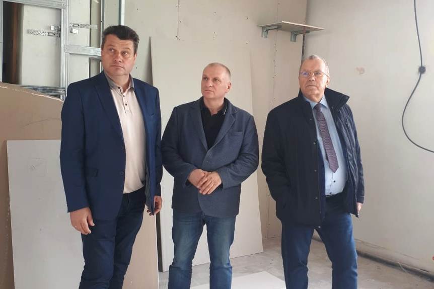 Спикер областной Думы Сергей Дубовой проконтролировал ход строительных работ в образовательных учреждениях ЗАТО Видяево