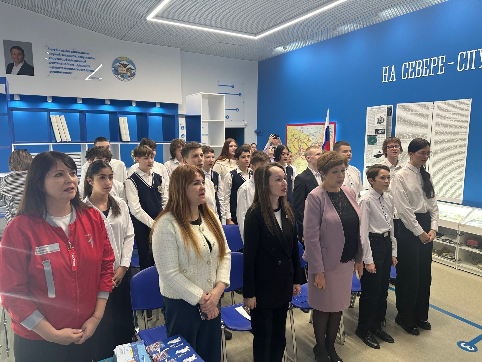 В День Конституции депутат вручила паспорта юным гаджиевцам