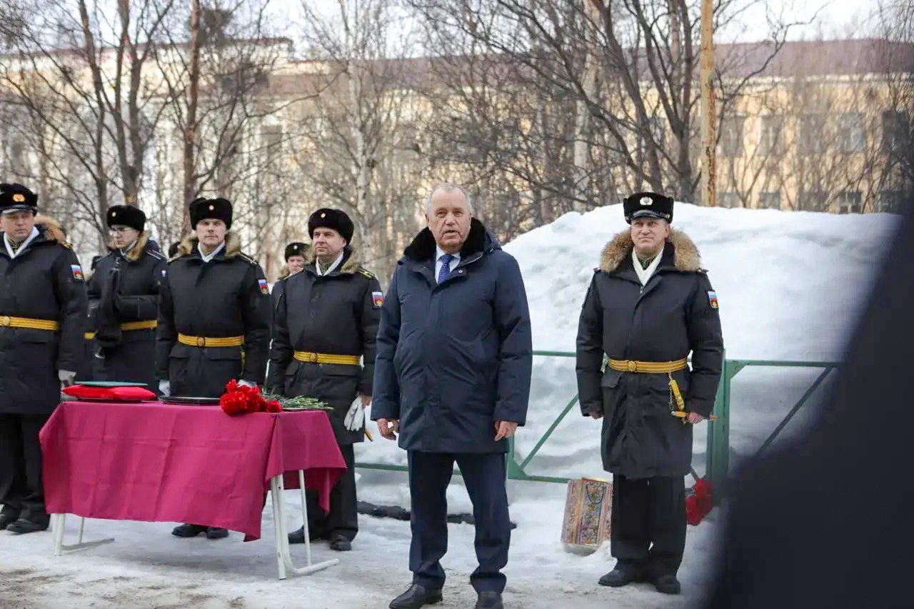 Сергей Дубовой поздравил моряков-подводников 