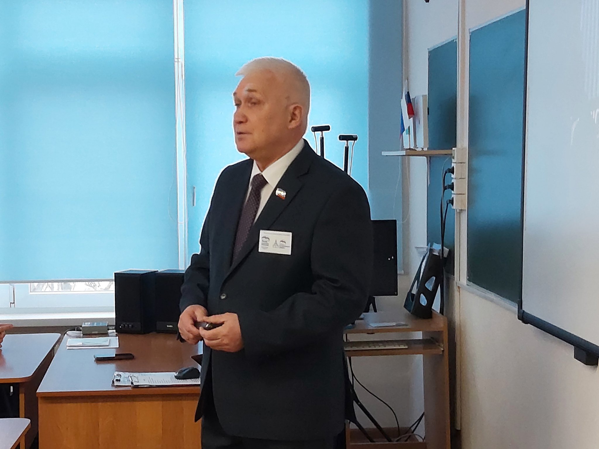 Уважаемые земляки, сегодня провел очередное заседание «Исторической гостиной» в гимназии № 6 города Мурманска