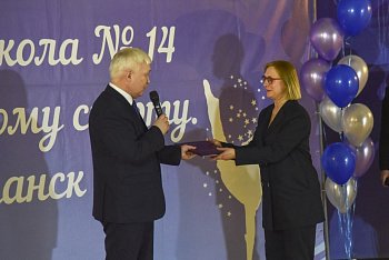 18 января Михаил Белошеев поздравил коллектив спортивной школы Мурманска с 25-летием