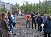 Уважаемые земляки, 4 июня вместе с специалистами Управления Первомайского административного округа провели встречу с жителями микрорайона дома № 17 по проезду Ледокольному