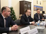В Думе состоялась рабочая встреча главы регионального парламента Сергея Дубового с заместителем Председателя Государственной Думы ФС РФ Владиславом Даванковым