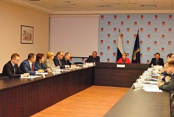 20 сентября Председатель Думы Сергей Дубовой принял участие в заседании комиссии по противодействию незаконному обороту промышленной продукции в Мурманской области