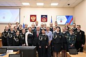 В региональном парламенте прошел День открытых дверей с участием мурманских кадетов