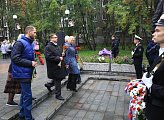 Депутаты областной Думы почтили память защитников Заполярья