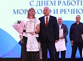 Работники Мурманского морского торгового порта принимают поздравления с профессиональным праздником