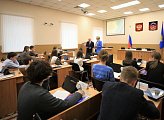Мурманские гимназисты познакомились с деятельностью регионального парламента