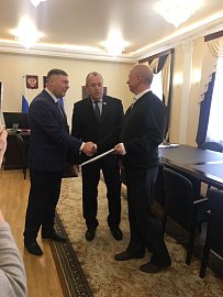 Владимир Мищенко поздравил Дяткинского А.А. с награждением благодарственным письмом