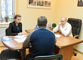 Роман Пономарев провел прием граждан в общественной приемной в Мурманске