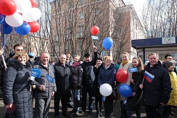 Члены фракции "ЕДИНАЯ РОССИЯ"  приняли участие в первомайском шествии