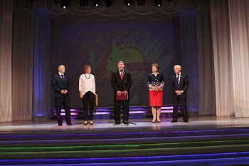 Региональные парламентарии поздравили жителей с 90-летием Кольского района