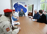 Сергей Дубовой посетил обновленную комнату боевой славы в школе № 20 Мурманска
