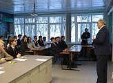 Депутат Алексей Гиляров провел «Урок мужества» в гимназии №1 Мурманска