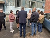Роман Пономарев встретился с жителями дома №19 по улице Капитана Егорова