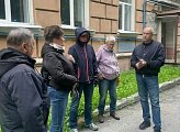 Роман Пономарев встретился с жителями дома №18 на улице Коммуны