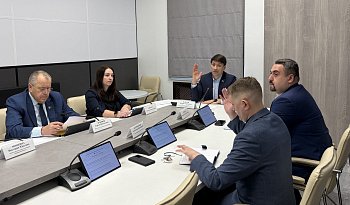 В Думе прошло заседание комитета по строительству, благоустройству, энергетике и ЖКХ под председательством Михаила Павлова