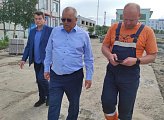 Спикер областной Думы Сергей Дубовой оценил темпы летней ремонтной кампании в ЗАТО Видяево в ходе рабочей поездки