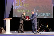 Первый вице-спикер областной Думы Владимир Мищенко поздравил бойцов морского отряда войск Росгвардии с юбилеем