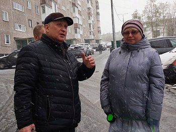 Уважаемые земляки, 27 мая вместе с представителем управляющей компании провели встречу с жителями микрорайона дома № 7 по улице Зои Космодемьянской