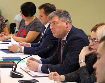 Владимир Мищенко принял участие в заседании региональной дискуссионной площадки "Об эффективности мер поддержки семей с детьми на территории Мурманской области" 