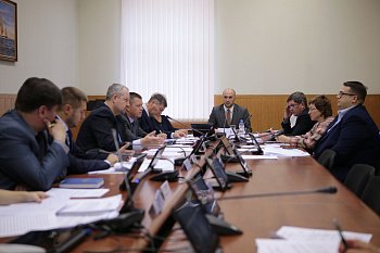   В областной Думе состоялось заседание комитета по экономической политике, энергетике и жилищно-коммунальному хозяйству под председательством Максима Белова