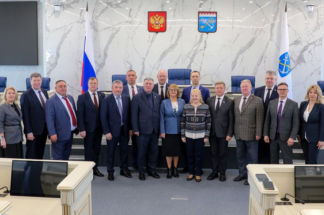 На базе Законодательного Собрания Ленинградской области парламентарии Северо-Запада обсудили вопросы местного самоуправления