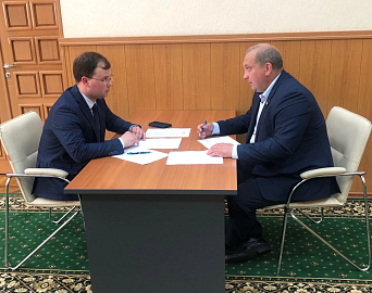 29 июня в Мурманской областной Думе Александр Богович провёл рабочую встречу с Главой города Оленегорска Иваном Лебедевым.