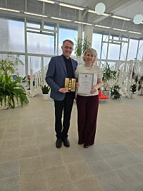 Депутат Мурманской областной Думы Александр Клементьев вручил награды работникам детского сада "Сказка"