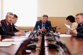 Состоялось очередное заседание комитета Думы по законодательству и государственному строительству под председательством Владимира Мищенко 