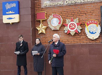 Уважаемые земляки, сегодня принял участие в традиционном митинге у памятника стойкости и мужества мурманчан в годы Великой Отечественной войны, посвященного Дню памяти 18 июня 1942 года