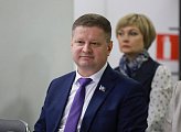 Поддержку семей с детьми в Мурманской области обсудили участники круглого стола