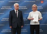 Уважаемые земляки, стало хорошей традицией, когда в преддверии государственных праздников в здании Мурманской областной Думы вручаем награды мурманчанам, отличившимся в различных отраслях деятельности