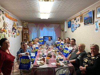 Станислав Гонтарь посетил клуб молодых инвалидов в Мурманске 
