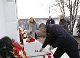 В Долине Славы депутаты Мурманской областной Думы почтили память защитников Заполярья