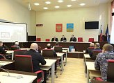 Первый заместитель Председателя областной Думы Владимир Мищенко приветствовал участников квеста "Сила права"