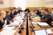 В региональном парламенте состоялось заседание комитета Думы по экономической политике, энергетике и ЖКХ под председательством Максима Белова