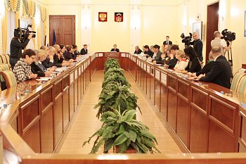 Глава регионального парламента Сергей Дубовой принял участие в заседании организационного комитета по подготовке к празднованию  80-летия Мурманской области