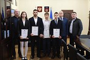 Сергей Дубовой вручил юным спортсменам награды Мурманской областной Думы 