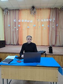 Депутат Мурманской областной Думы Александр Клементьев продолжает добиваться открытия магазина в селе Ёна