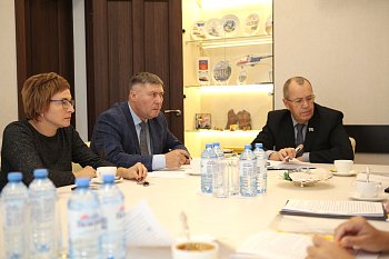 Владимир Мищенко принял участие в совещании с участием депутатов и представителей регионального министерства рыбного и сельского хозяйства