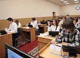 Мурманские школьники познакомились с работой областного парламента