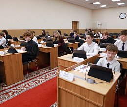 Мурманские лицеисты в гостях у Мурманской областной Думы 25 марта 2026 года