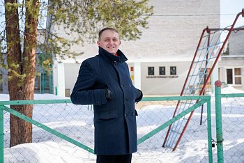 Депутат Мурманской областной Думы Александр Клементьев поздравил жителей Ковдорского района с памятной датой