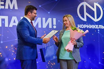 Евгений Никора вручил награды регионального парламента лучшим работникам Кольской ГМК