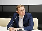 Глава регионального парламента Сергей Дубовой и депутаты Думы приняли участие в заседании Молодежного парламента