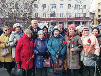Уважаемые земляки! От всей души поздравляю с прекрасным 88-летним юбилеем со дня образования ордена Ленина Мурманской области!