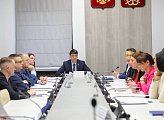 Депутат Мурманской областной Думы Александр Клементьев 16 апреля 2025 года принял участие в заседании комитета по строительству, благоустройству, энергетике и ЖКХ